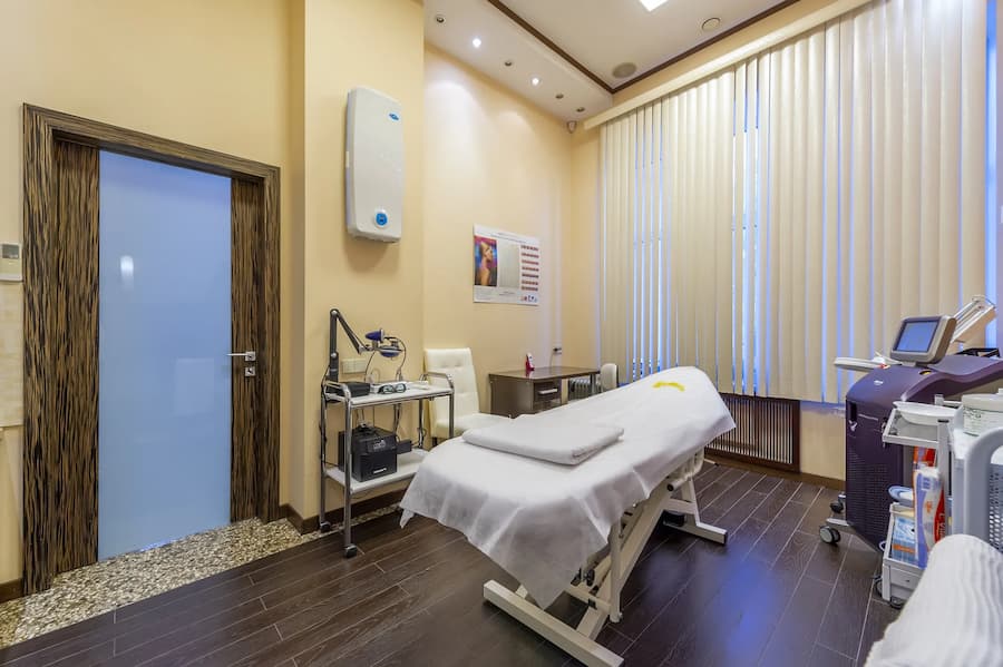 تخت لیزر بدن؛ برقی ساده دارای زیره فلزی چوبی