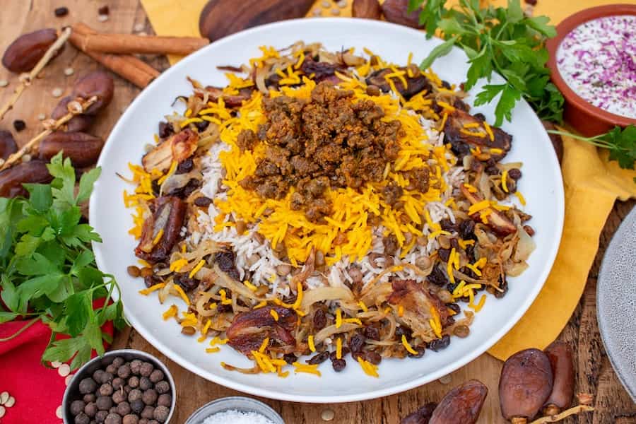 پیاز داغ عدس پلو؛ خلالی طلایی رنگ بسته بندی کنسروی نایلویی