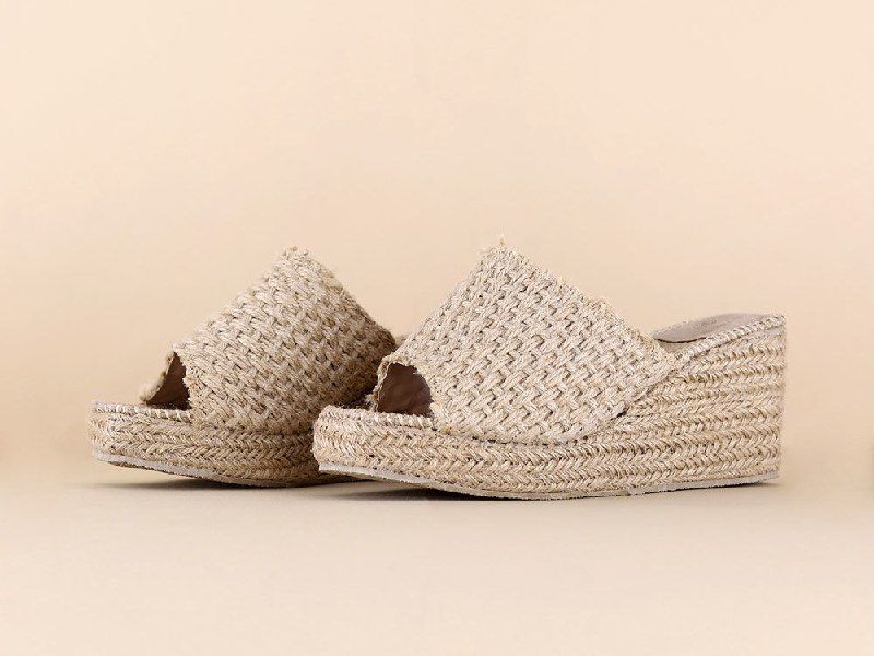 دمپایی صندل کنفی (پاافزار) تخت لژدار 2 رنگ طوسی طلایی سایز 38 39