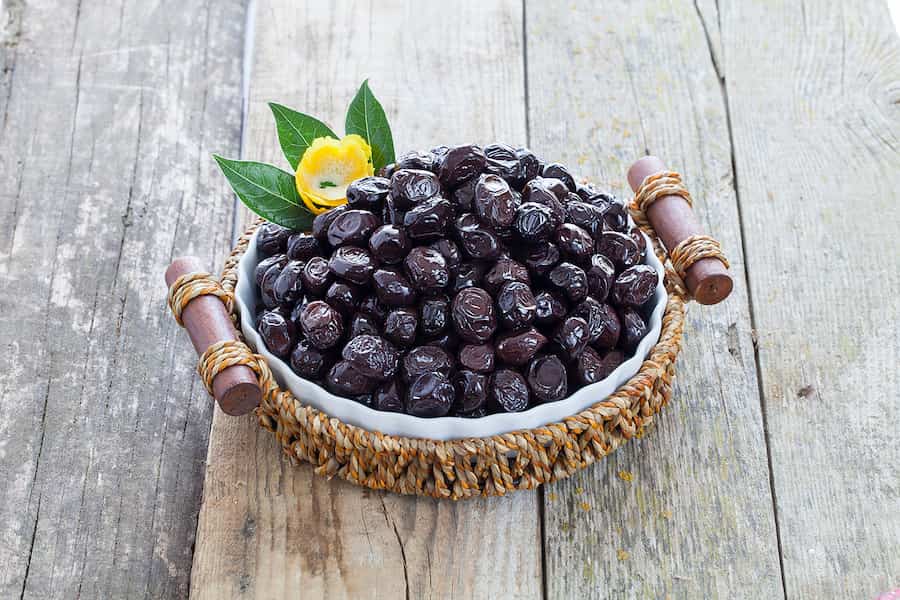 زیتون سیاه خشک؛ ترد نمکی تولید سنتی صنعتی (500 800) گرمی