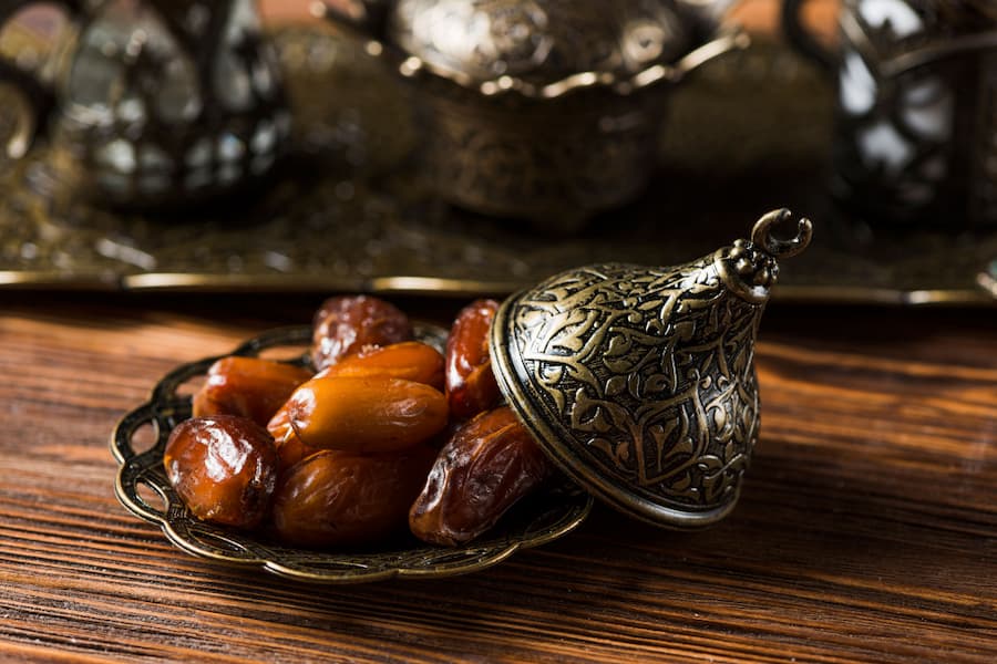 خرما نیم کیلویی؛ مضافتی هلیله ای دیری طبع گرم تر Date