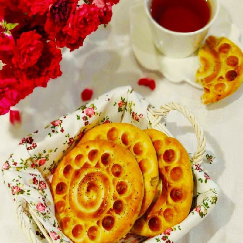 کلوچه محلی میناب؛ پسته ای بادامی حاوی مواد مغذی