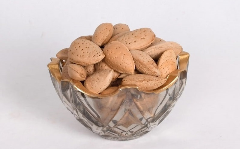 بادام سنگی در شیراز؛ مغز درشت بو داده شور سوزاندن چربی almonds