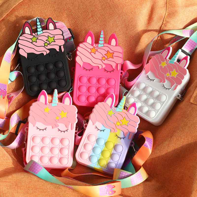 کیف پاپیت؛ دوشی کولی سه بعدی دارای رنگبندی شاد پاستیلی