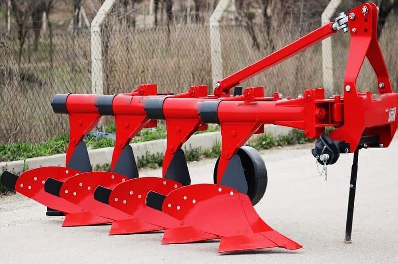 گاوآهن چهار خیش تسمه ای؛ جنس فولادی ضد زنگ وزن 520 کیلوگرم