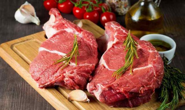 گوشت شترمرغ اصفهان؛ قرمز روشن بدون چربی مناسب (کباب همبرگر) Struthio