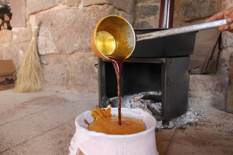 شیره انگور همدان؛ غلیظ شفاف بهبود رشد استخوان حاوی مس iron