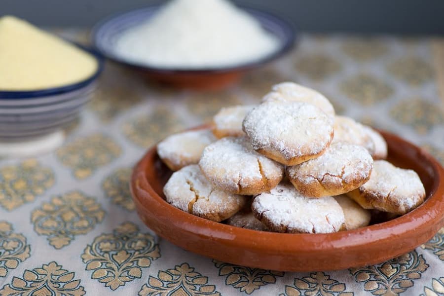 شیرینی خشک و تر؛ رولت دانمارکی نان خامه ای حاوی گلوکز