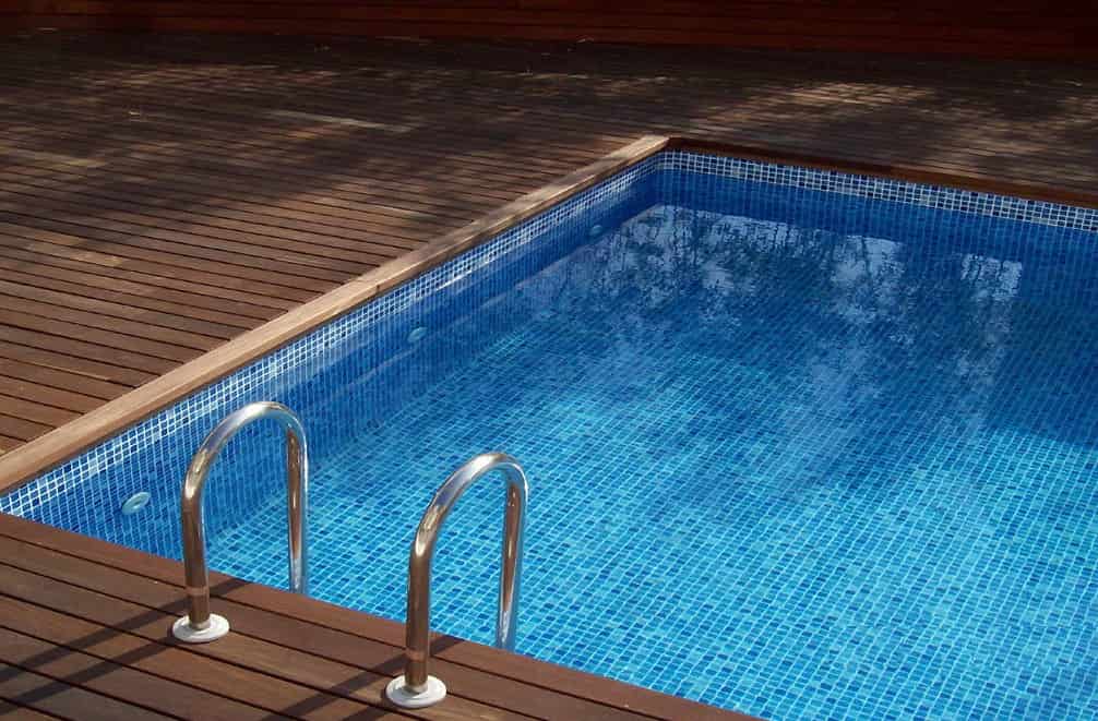 کاشی استخری سنتی؛ آبی مقاوم برابر یخ زدگی ابعاد گوناگون