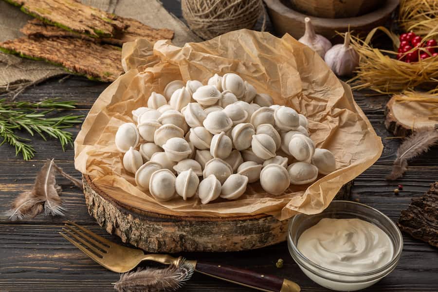 نقل تویسرکان؛ سفید شفاف شیرین حلبی خانگی