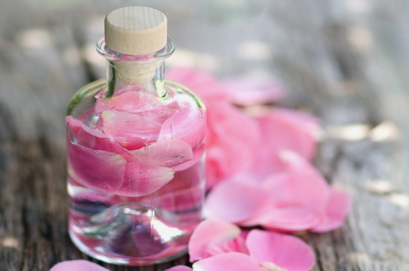 گلاب شیرازی (عرق گل) غلیظ درمان سر درد سلامت پوست مو Rose