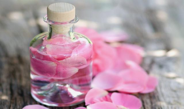 گلاب شیرازی (عرق گل) غلیظ درمان سر درد سلامت پوست مو Rose