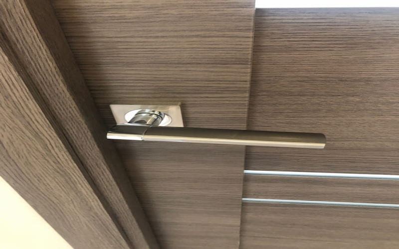 درب ضد سرقت خیابان رسالت؛ چوب فابرگلاس 7 سانتی متر زنگ داخلی Wide Vision