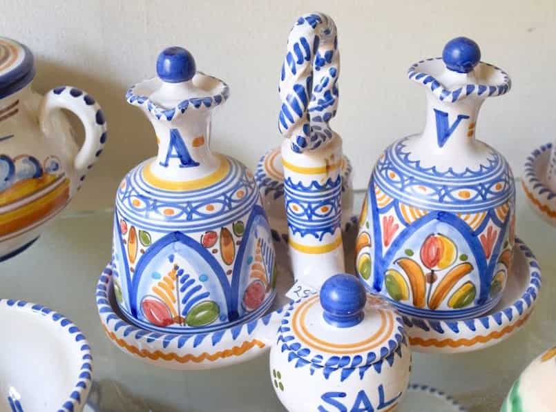 سرامیک همدان لالجین؛ ظروف گلدان دکوری وزن سبک دارای رنگ شاد