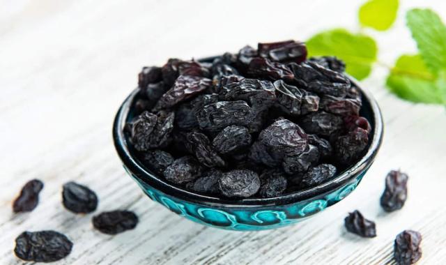 کشمش سیاه ازبکستان؛ طبع گرم تقویت حافظه کاهش وزن حاوی potassium