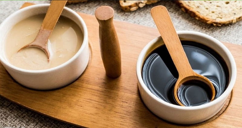 شیره انگور ارومیه؛ قهوه ای براق حاوی قند طبیعی ویتامین (A B C)