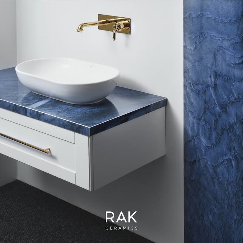 سرامیک راک بنی هاشم؛ براق رگه دار مناسب آشپزخانه‌ حمام استخر