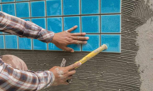 کاشی استخری بزرگ؛ مقاوم براق 4 رنگ زرد سفید آبی سورمه ای