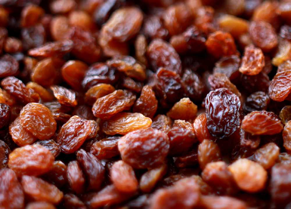 کشمش عدس پلو ساده؛ بی دانه رنگ قهوه ای بسته بندی پاک شده