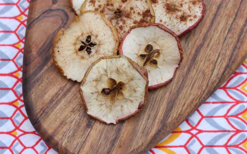 سیب خشک خانگی؛ بهبود بیماری قلبی عروقی حاوی ویتامین A B