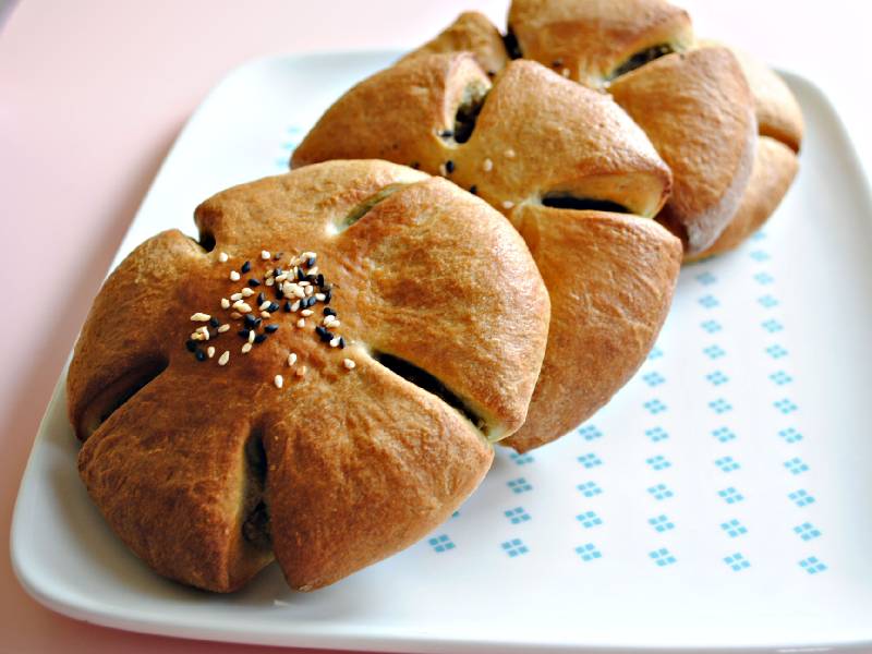 کلوچه خرمایی بدون فر (شیرینی) محلی مغزدار 2 طرح لوزی گل