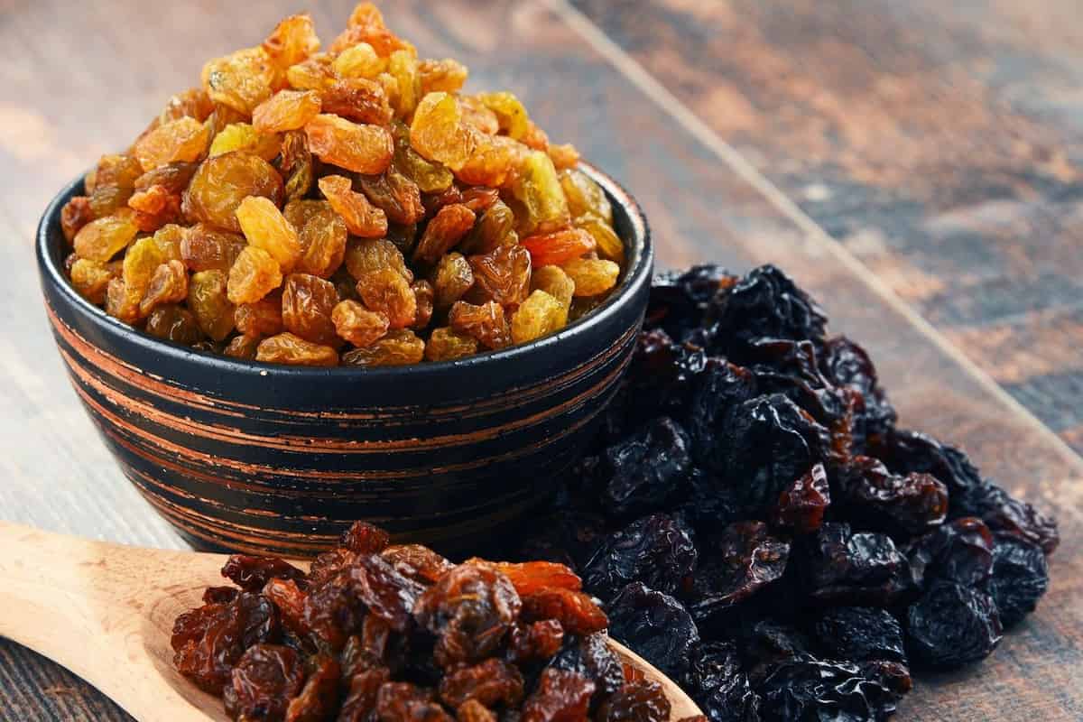 کشمش سبز دانه دار؛ انرژی زا 3 رنگ سیاه سبز طلایی