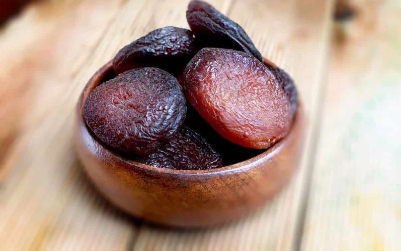 زردآلو قیسی سیاه؛ بافت نرم طعم ترش ملس 2 نوع خانگی صنعتی