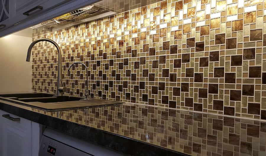 کاشی طلایی بین کابینتی؛ براق رنگ ثابت مقاومت بالا