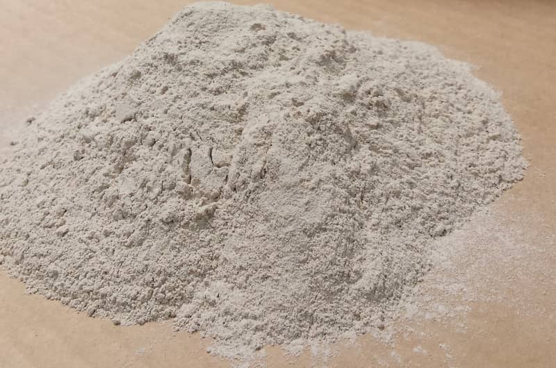 بنتونیت رنگبر؛ سدیمی کلسیمی ورقی شکل مناسب تصفیه روغن نارگیل گلسیرین