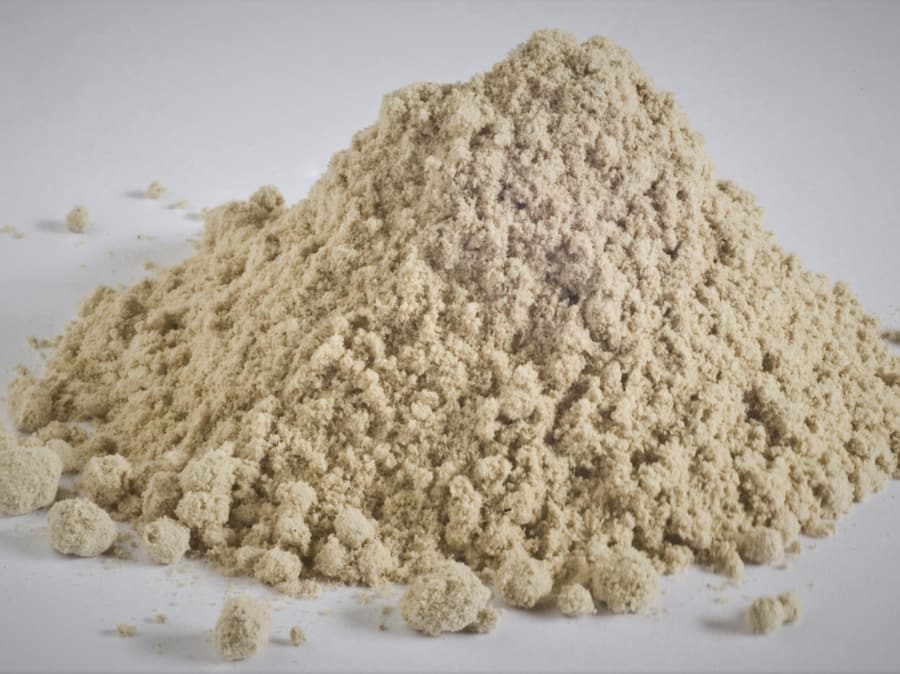 بنتونیت ماکیان نوآور؛ میکرونیزه میکروگرانول گرانول مناسب پرورش (گاو گوسفند)