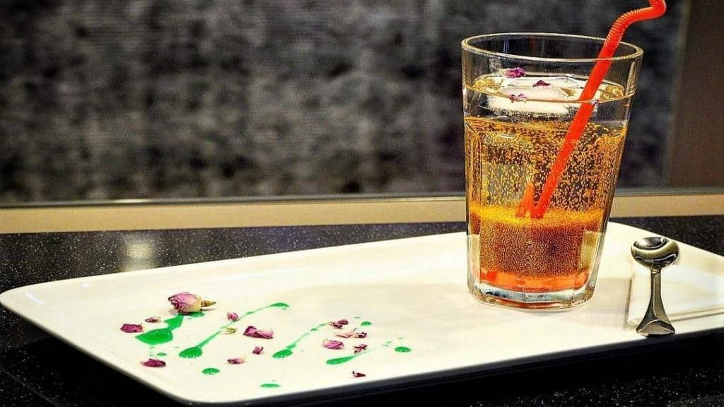 شربت گلاب و خاکشیر؛ طبع سرد درمان گرمازدگی آرامبخش