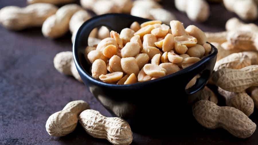 بادام زمینی برای سردرد؛ کاهش فشار خون پیشگیری سرطان حاوی پروتئین Calcium