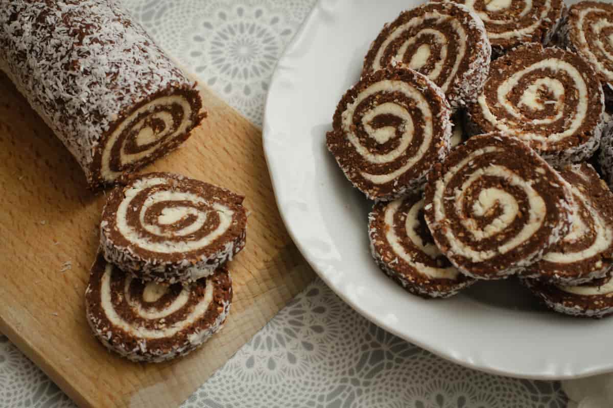 خرما رولتی ساده؛ درمان پوکی استخوان بیماری پوستی حاوی folicacid