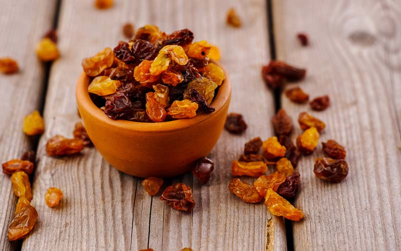 کشمش برای بلغمی ها؛ درشت نرم گوشتی رنگ شفاف حاوی fiber