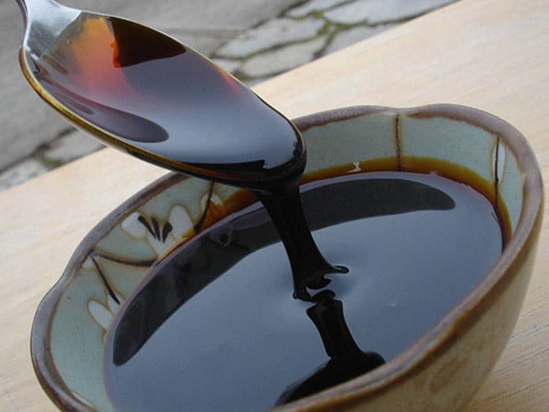 شیره توت برای معده؛ قهوه ای تیره درمان مشکلات گوارشی نفخ معده