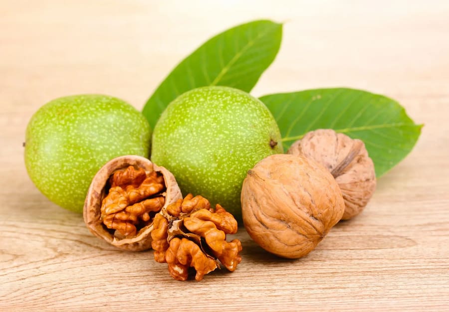 گردو کانادایی بذری؛ سفید 2 عنصر (امگا 3 فسفر) Canada