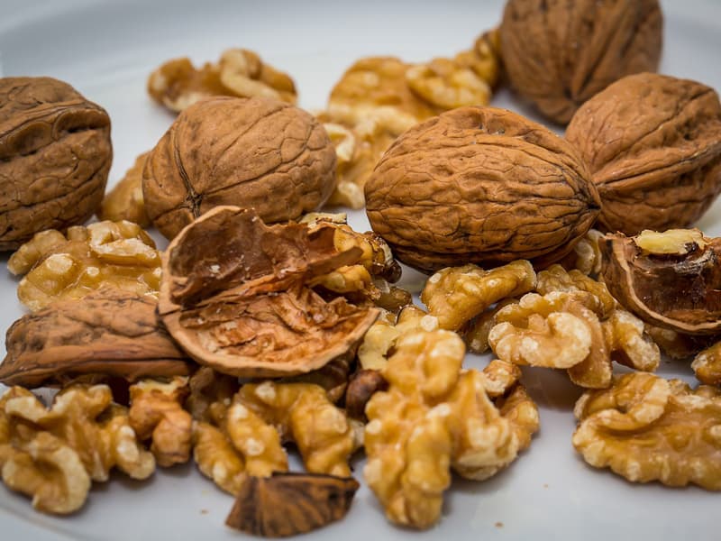 گردو و شیمی درمانی؛ پوست نازک کاهش کلسترل روی آهن بهداشتی