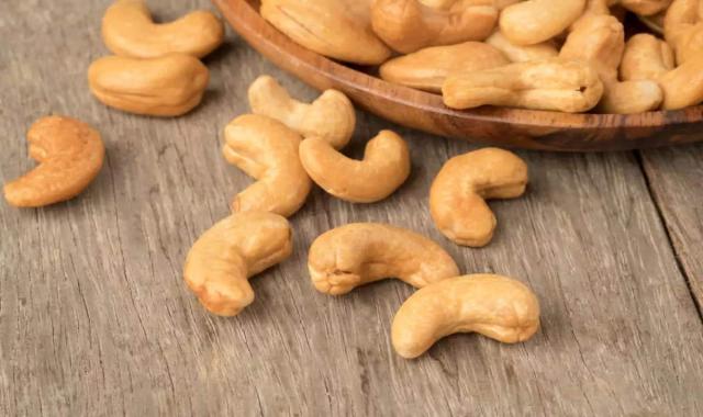 بادام هندی در شیردهی؛ سرکه ای زعفرانی (قرمز زرد) شیرین Cashew