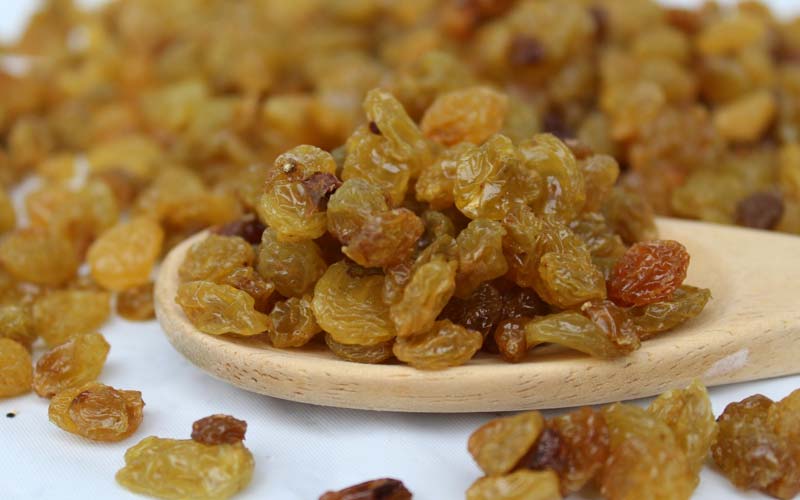 کشمش برای کم خونی؛ قهوه ای سبز حاوی مواد معدنی تنظیم گوارش