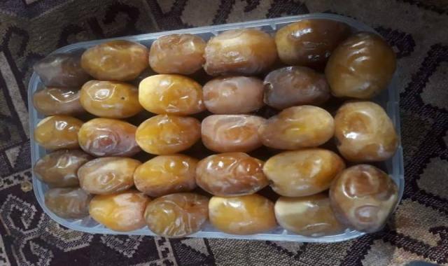 خرما رطب عسلی؛ زرد روشن قند طبیعی حاوی فسفر ویتامین
