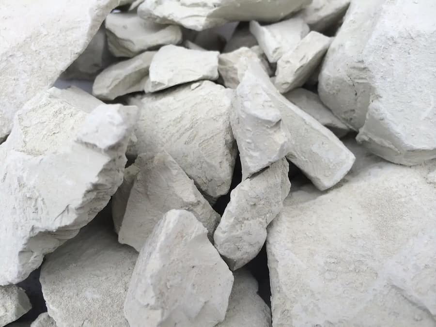 بنتونیت در خوراک دام (غذا) طیور گاو گوسفند رنگ زرد Bentonite
