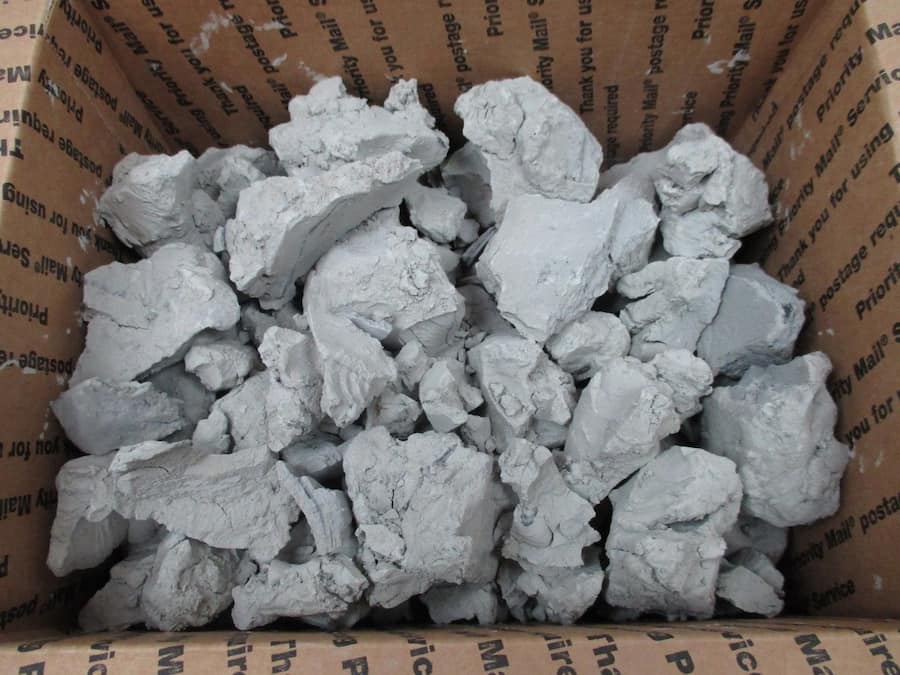 بنتونیت در بتن؛ روان سازی مصالح رنگ طوسی Bentonite