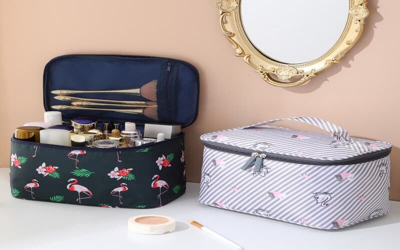 کیف آرایشی دخترانه؛ چرمی قابل شستشو ابعاد (18*8*10) سانتی متر