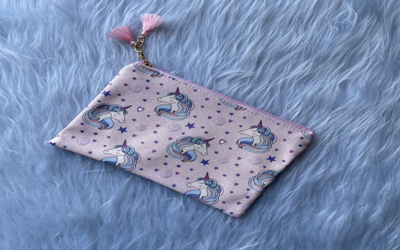 کیف آرایشی طرح لب؛ پلاستیکی قابل شستشو ابعاد (7*2*18)