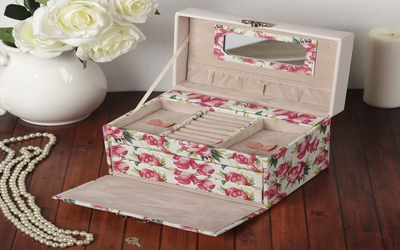 کیف آرایشی عروس؛ صندوقی ساده 2 جنس پارچه ای چرمی