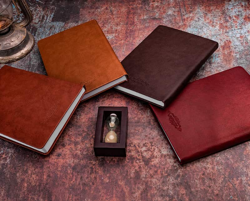 جلد چرم مصنوعی؛ ورنی اکلیلی سنگی 2 رنگ مشکی قهوه ای