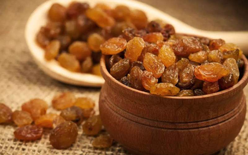 کشمش برای عدس پلو؛ تیزابی آفتاب خشک حاوی فیبر IRON