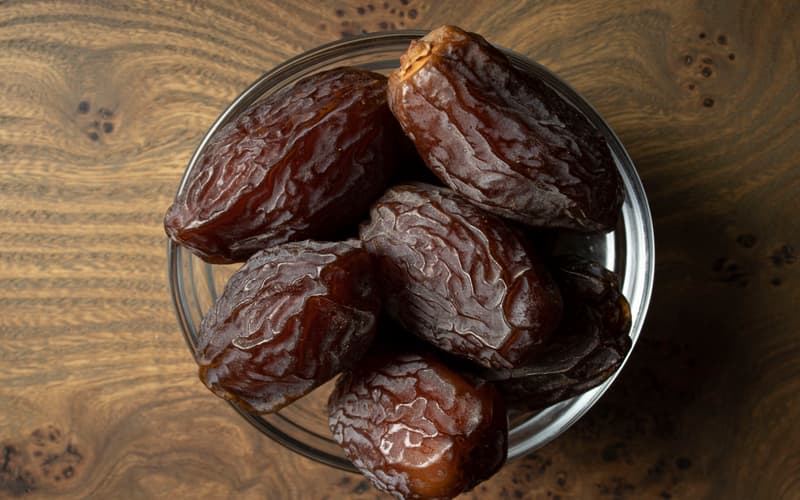 خرما ریزه پیارم (رطب) خشک حاوی ویتامین E D C قهوه ای روشن