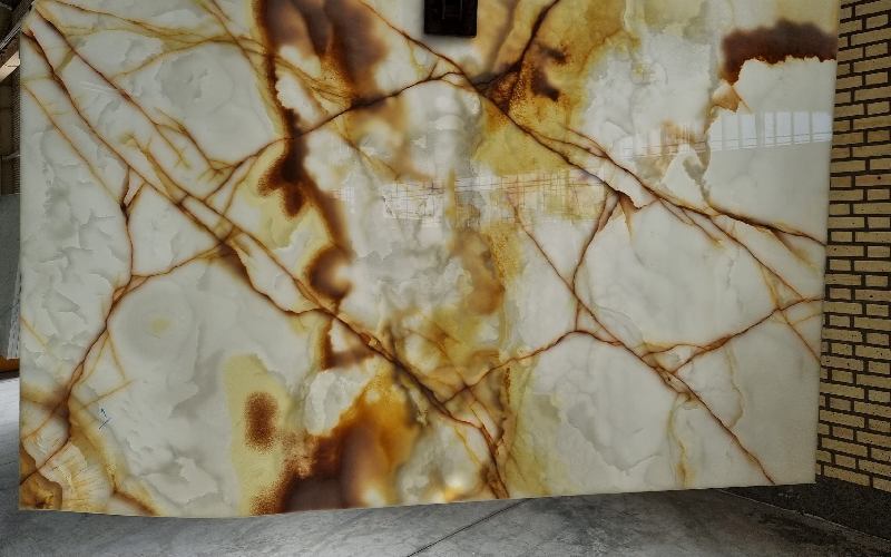 سنگ مرمر قهوه ای؛ صیقل پذیر تراکم بالا کاربرد (نمای داخلی بیرونی ساختمان)