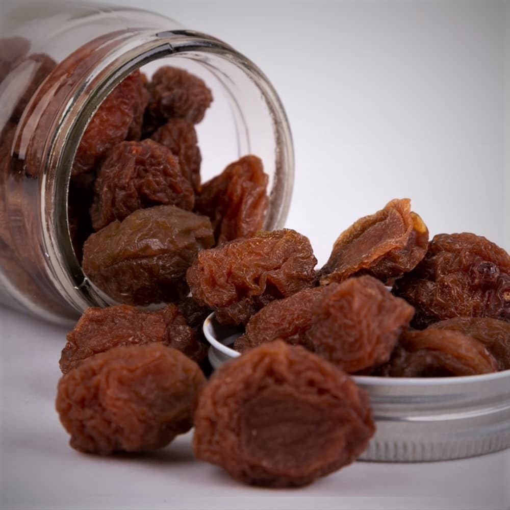 آلو بخارا برای یبوست نوزاد؛ قهوه ای روشن حاوی مواد مغذی vitamin